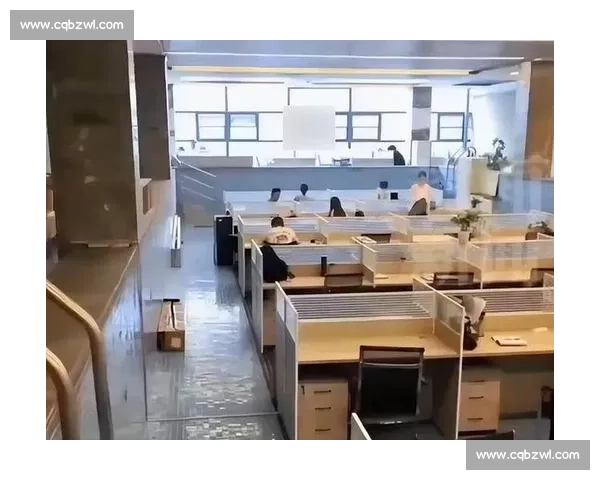 成都公司爆改泳池办公室：2 万元打造网红工位，深水区办公成职场新潮流